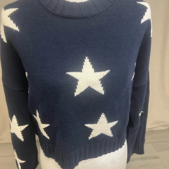 Moon & Madison Women's Navy Blue and White Star Knit Cropped Sweater Sz S - Picture 4 of 7